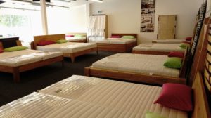 Blick auf die Ausstellungsflaeche der Firma Ultes in Landstuhl